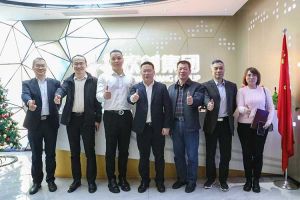 广州市与番禺区人力资源和社会保障局领导莅临乐玩（中国）集团调研指导