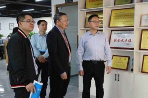 热烈欢迎市政府秘书长林兢一行莅临乐玩（中国）集团广西公司考察指导